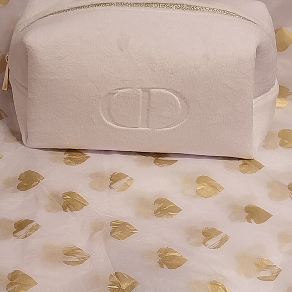 Dior limited edition Velvet cosmetic/ cross body Bag with free Dior lipstick - Picture 8 of 16